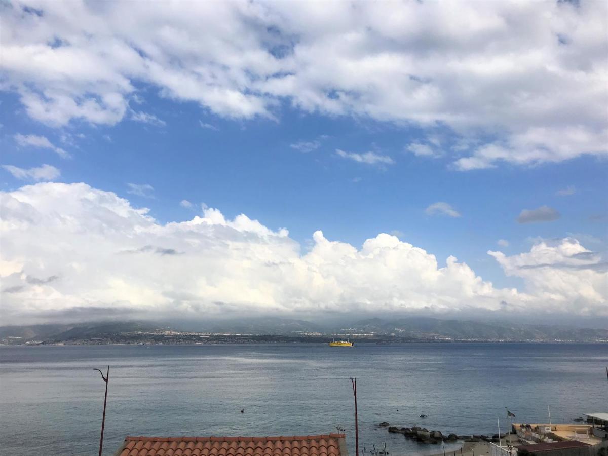 Vecchia Paradiso - A Un Passo Dal Mare Hotel Messina Bagian luar foto